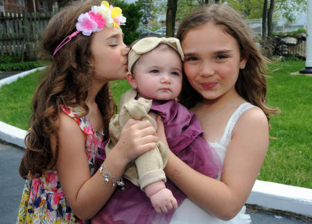 Sisters and baby cousins hug . NYC Children photography ©Susan Farley Photography/NYC and Westchester Portrait Photographer