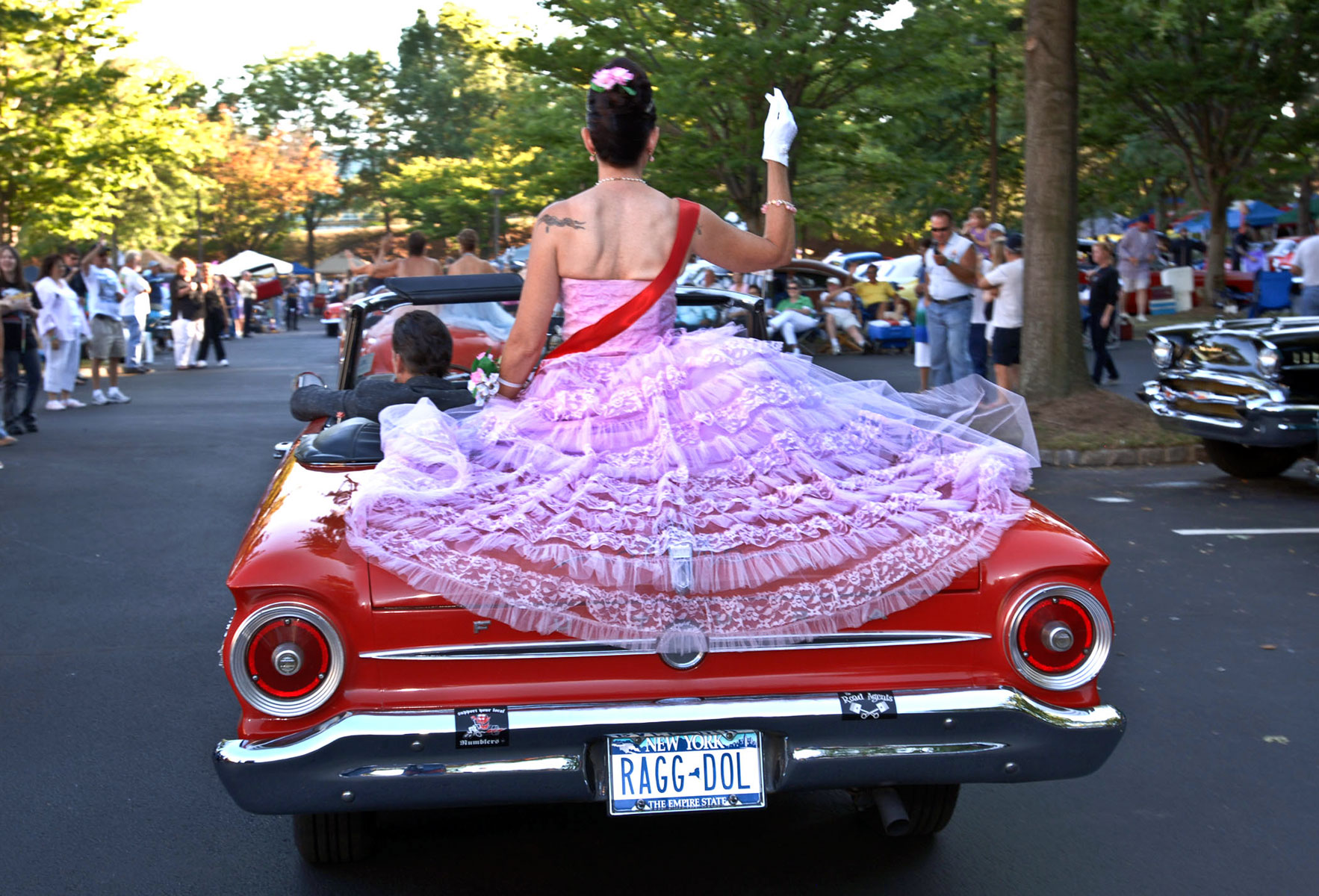 Costumes and fun at Vintage Car Show©Susan Farley Photography/NYC and Westchester Portrait Photographer. Best NYC  event, Portrait and Corporate freelance photographer : People Lifestyle Portraits : Susan Farley NYC Freelance PHOTOGRAPHER New York City, NY Portrait and Event Photography by Susan Farley Photography, New York and WESTCHESTER,NY FREELANCE PHOTOJOURNALIST IS AN AWARD-WINNING PHOTOJOURNALIST IN NEW YORK CITY & WESTCHESTER COUNTY FREELANCE